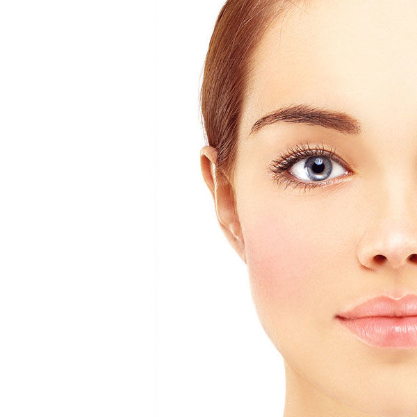 LidkorrekturDie Erschlaffung der Oberlider gehört zum natürlichen Alterungsprozeß und ist häufig auch genetisch bedingt. Mit einer Lidkorrektur ist das schnell behoben.mehr erfahren